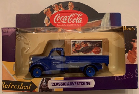 10256-1 € 10,00 coca cola auto classic advertising blauw afb up boy ca 7 cm.jpeg